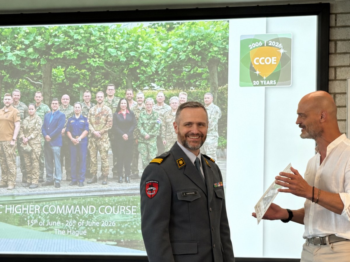 Joël Oberson en uniforme lors du NATO CIMIC Higher Command Course, La Haye
